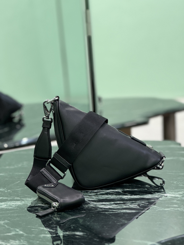 プラダ「Prada」トライアングルバッグ 1BH190 レザーバッグ