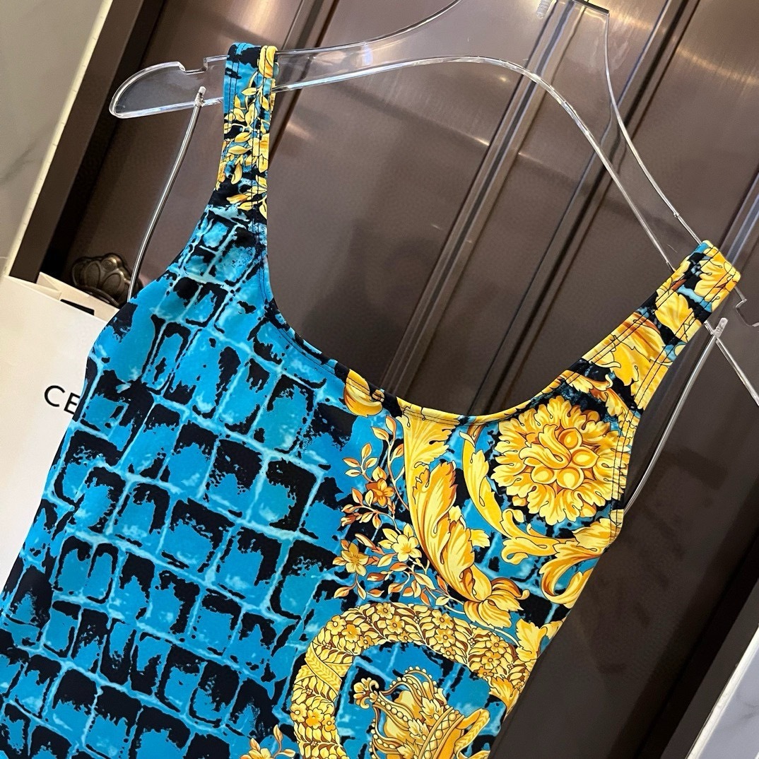 ヴェルサーチ「Versace」ワンピース水着「2025夏季限定・人気プレミアムスイム登場！」