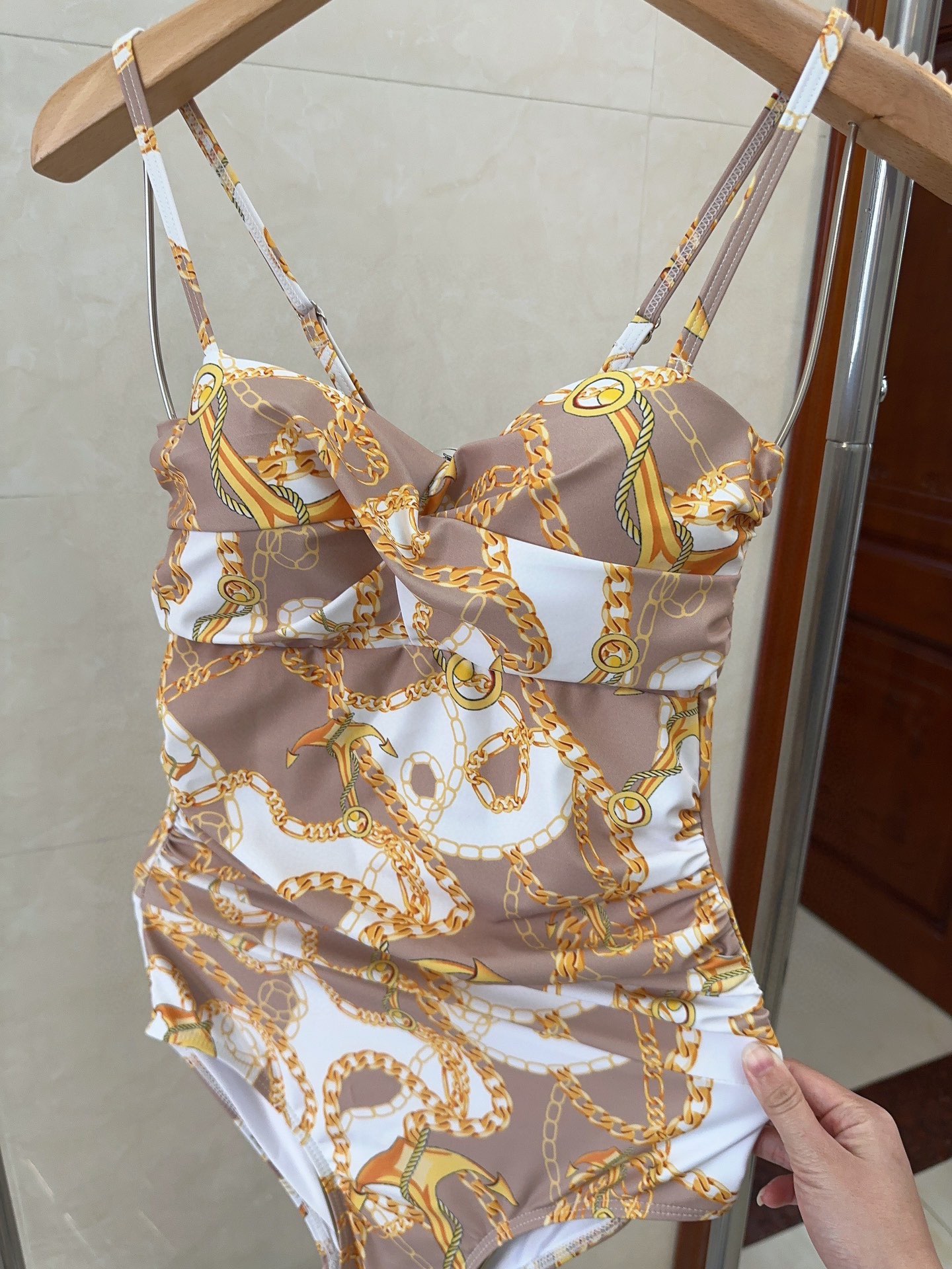 エルメス「Hermès」ワンピース水着「2025夏季限定・人気プレミアムスイム登場！」