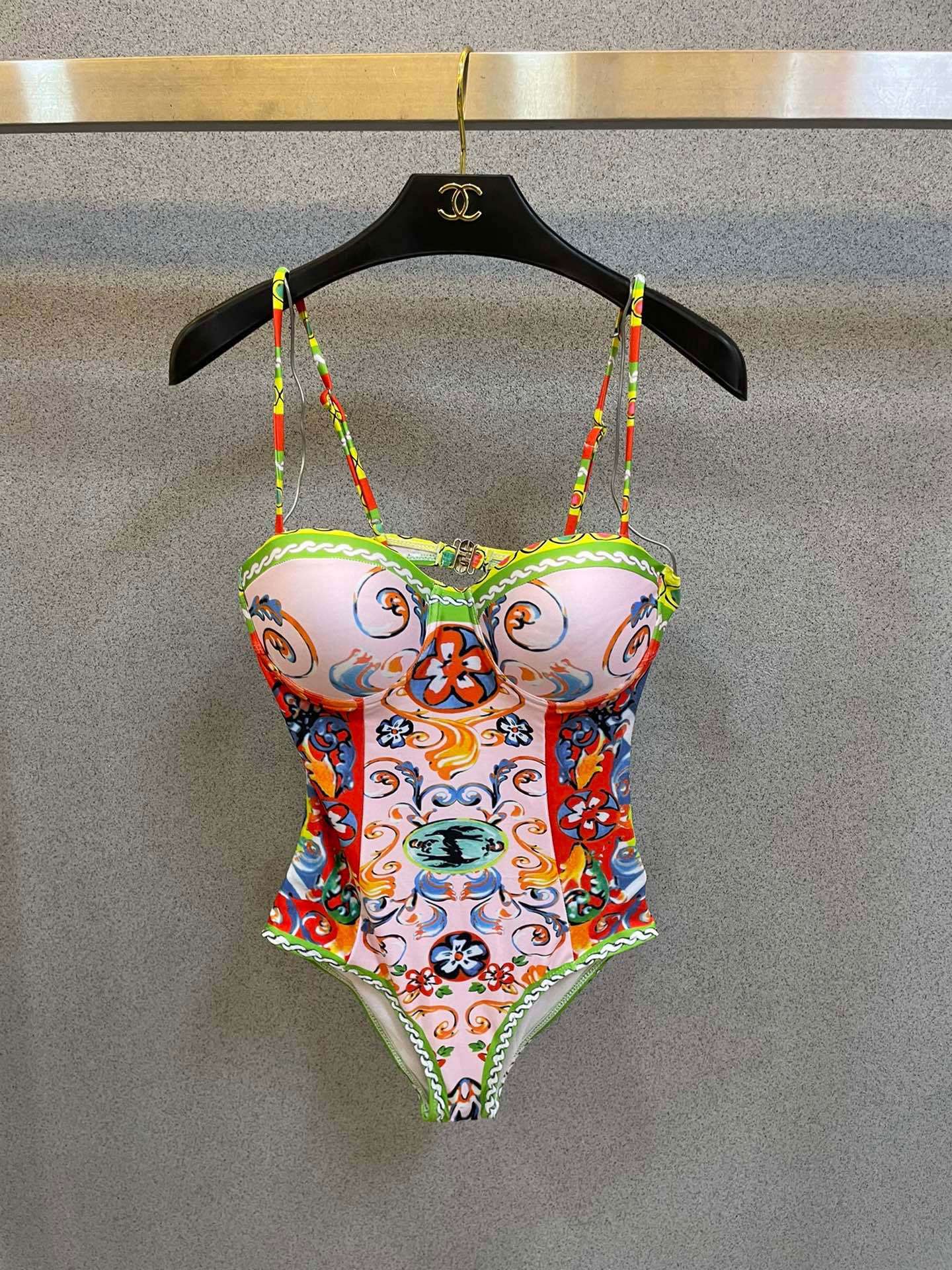 ヴェルサーチ「Versace」ワンピース水着「2025夏季限定・人気プレミアムスイム登場！」
