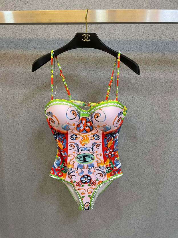 ヴェルサーチ「Versace」ワンピース水着「2025夏季限定・人気プレミアムスイム登場！」