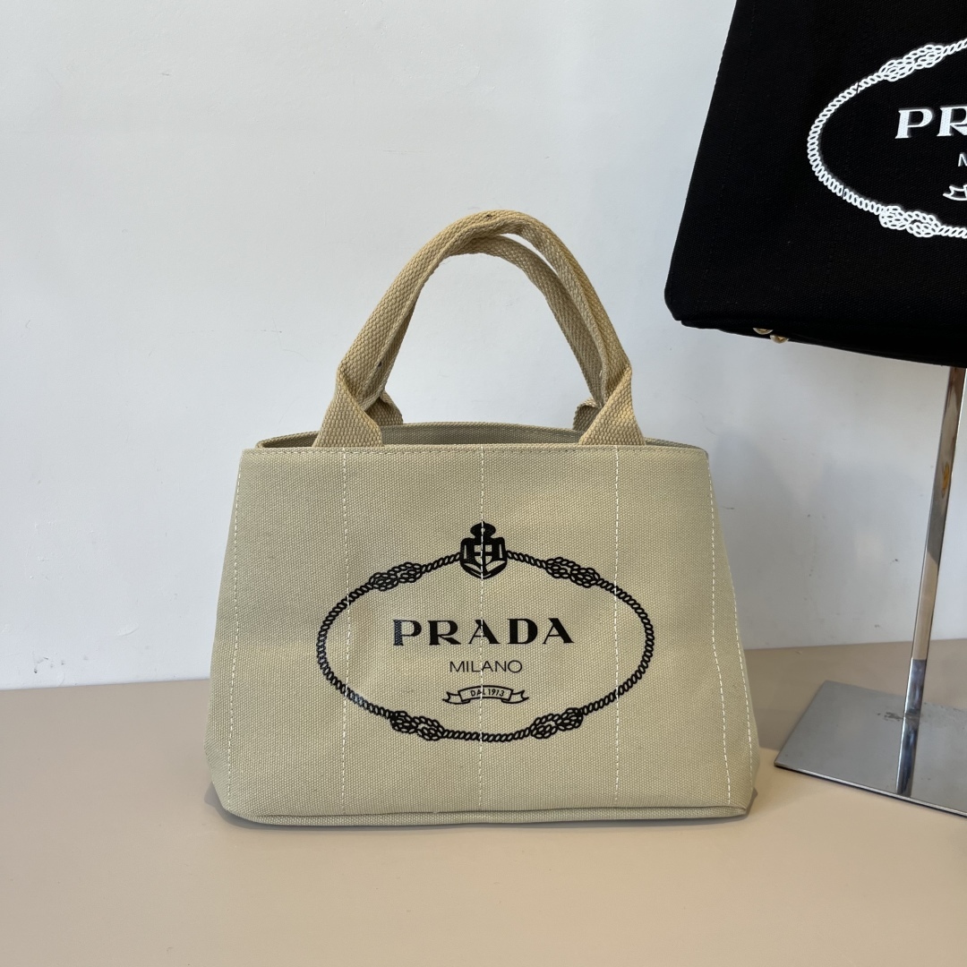 プラダ「Prada」サマーエッセンシャル キャンバス トートバッグ