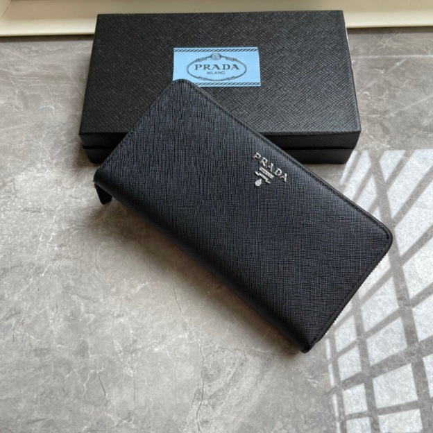 プラダ「PRADA」サフィアーノレザー 財布