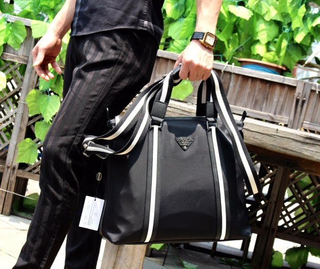 プラダ「Prada」 トラベルトートバッグ