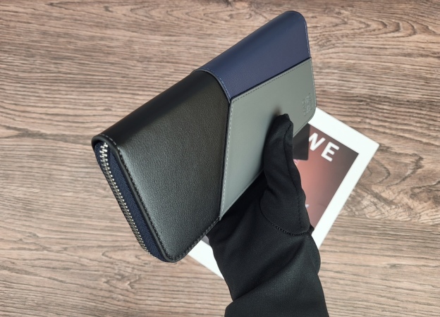 ロエベ「LOEWE」ジッパー付き財布 5色