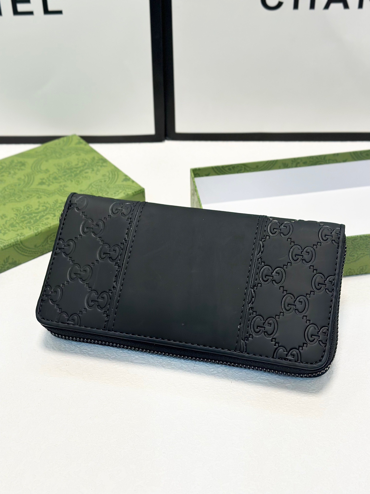 グッチ「Gucci」シグネチャー レザー ウェブ ジップアラウンドウォレット