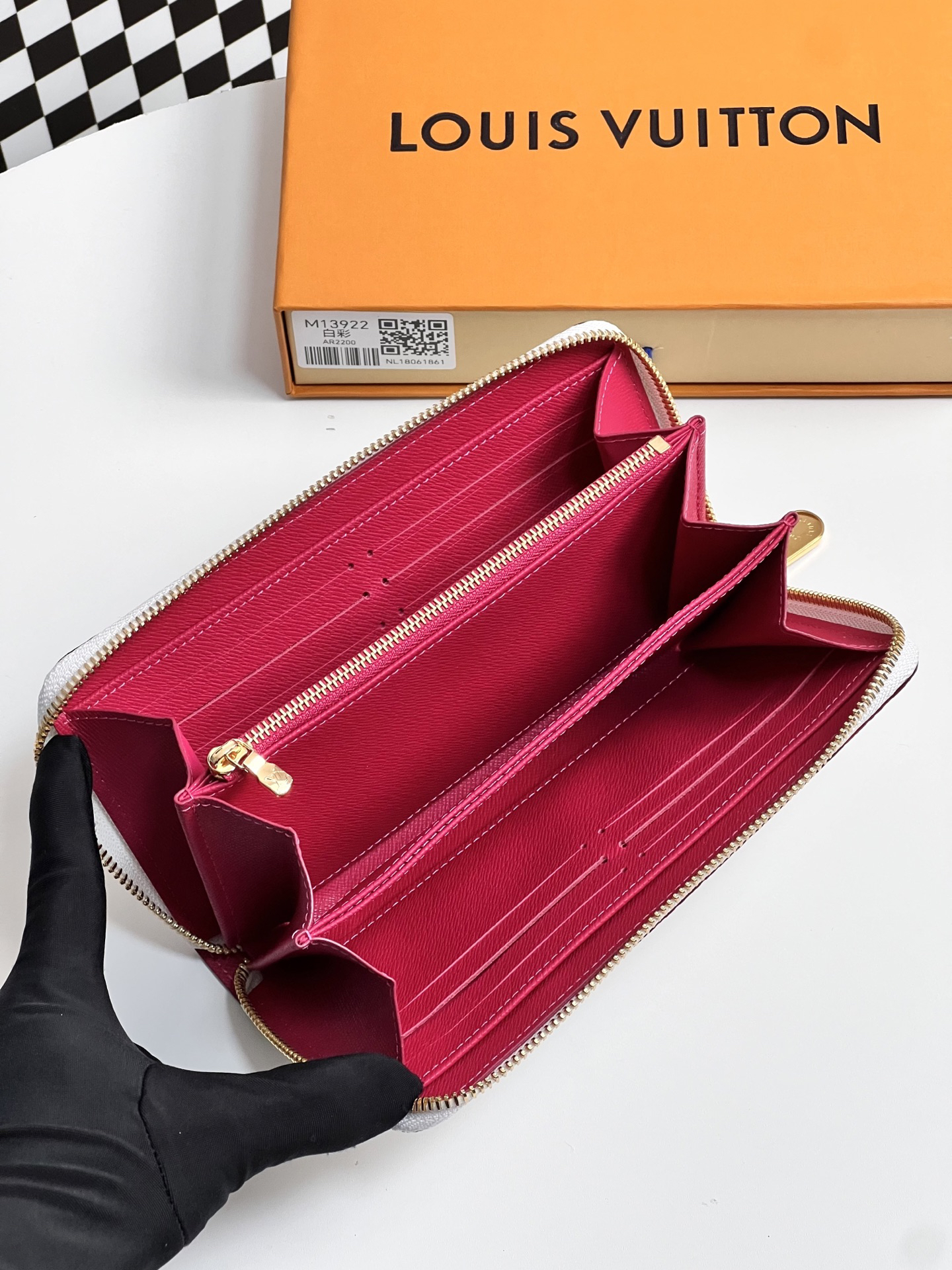 LOUIS VUITTON LV x TM ジッピー・ウォレット LV x TM Zippy Wallet Monogram Canvas - Wallets and Small