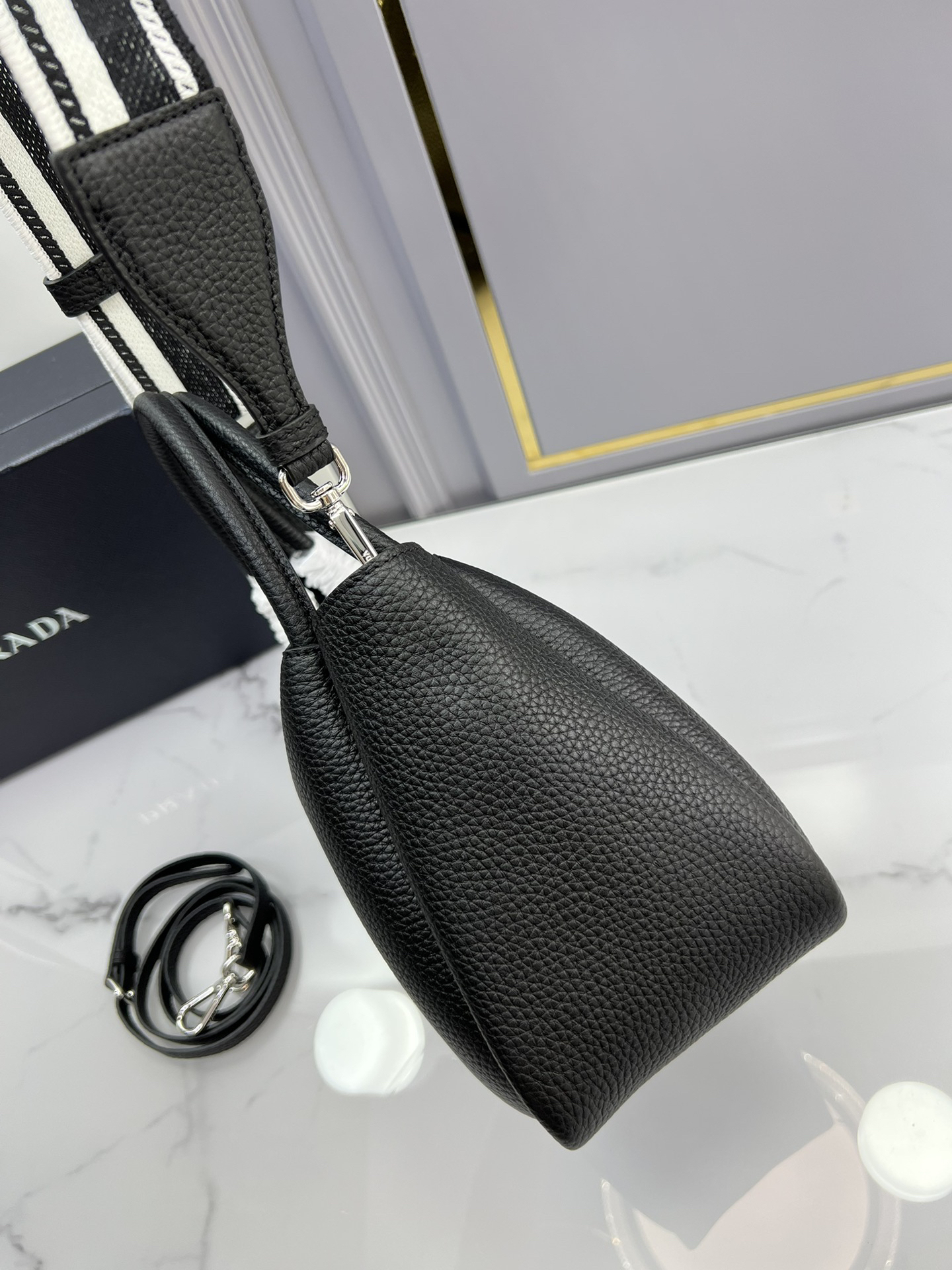 プラダ「Prada」デュアルストラップ バッグ