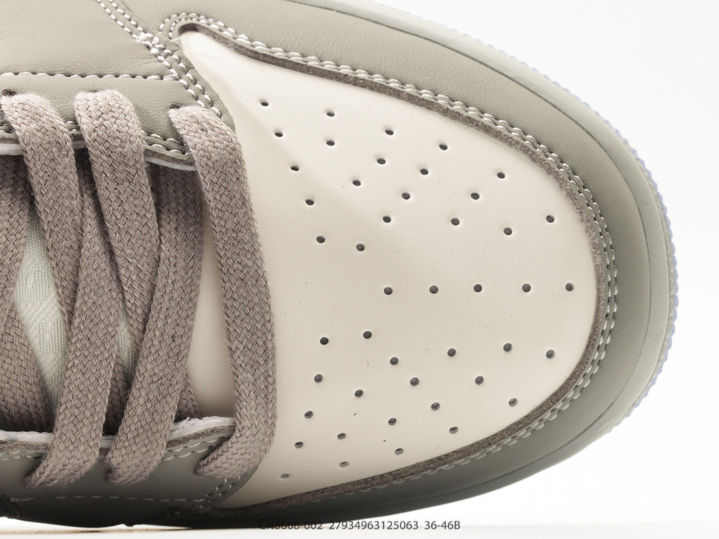 ディオール × エアジョーダン 1 ロー スニーカー「Dior x Nike限定コラボモデル」