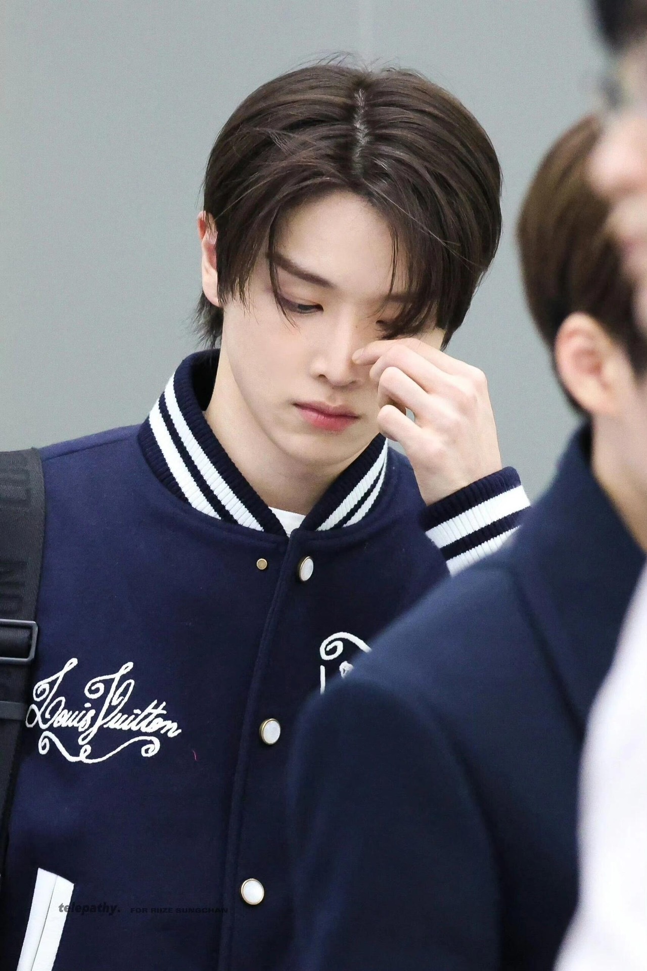 Louis Vuitton / ルイ・ヴィトン 24Fw（2024 年秋冬）のアワビ刺繍アルファベットロゴ付きのベースボールジャケット