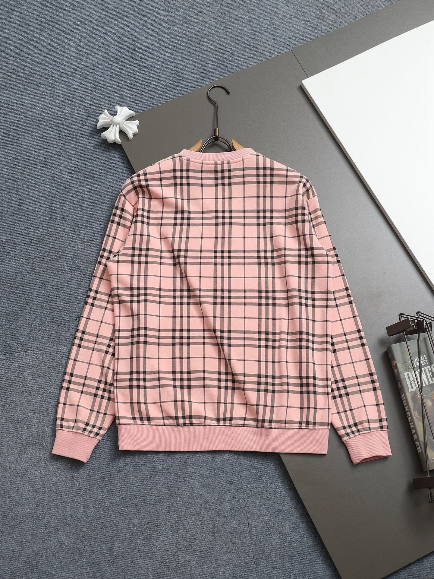 バーバリー「Burberry」クラシックチェック TB刺繍 ロンT（ユニセックス）