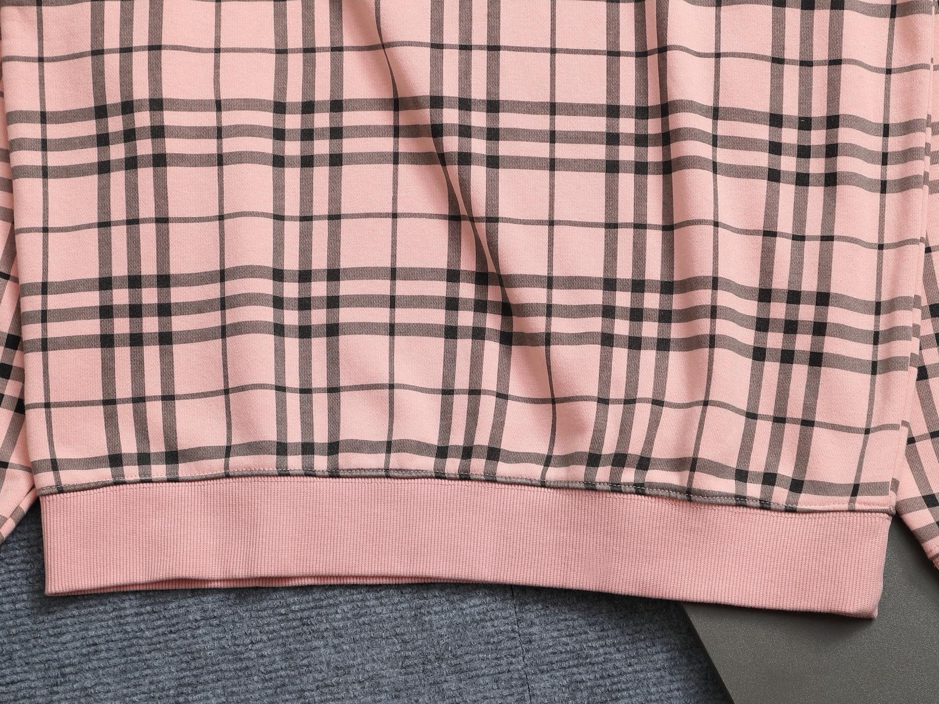 バーバリー「Burberry」クラシックチェック TB刺繍 ロンT（ユニセックス）