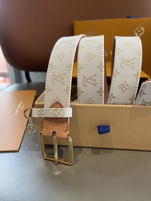 【新商品入荷】Louis Vuitton クラシックハイクオリティベルト「全長約 100cm」