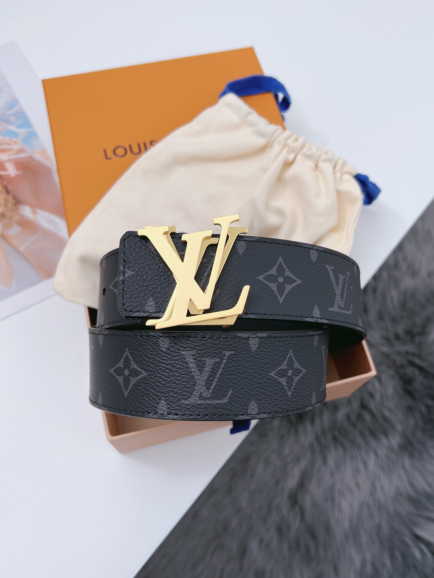 ルイ・ヴィトン「Louis Vuitton」ベルト･LV イニシャル 40MM
