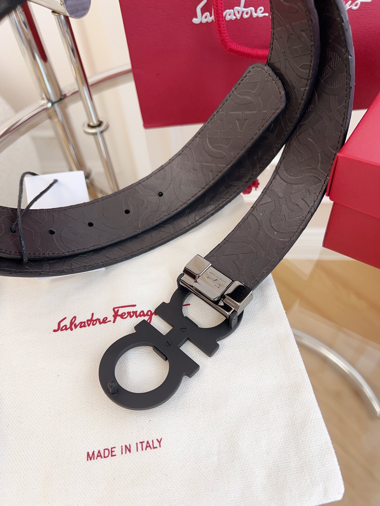 【新規倉庫入り】Salvatore Ferragamo 職人仕上げ高級ベルト「全長約 100cm」