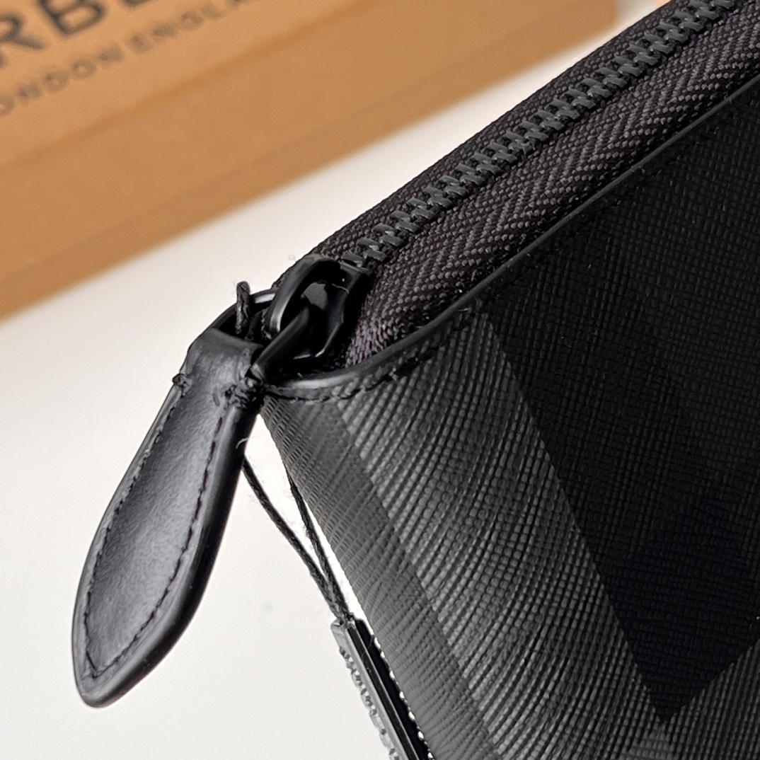 バーバリー「Burberry」ロンドン チェーン ジップ ウォレット