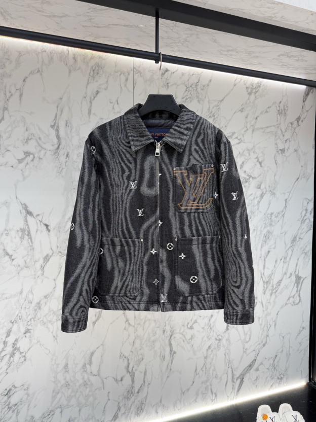 ルイ・ヴィトン「Louis Vuitton」秋冬コレクション ダウンジャケット