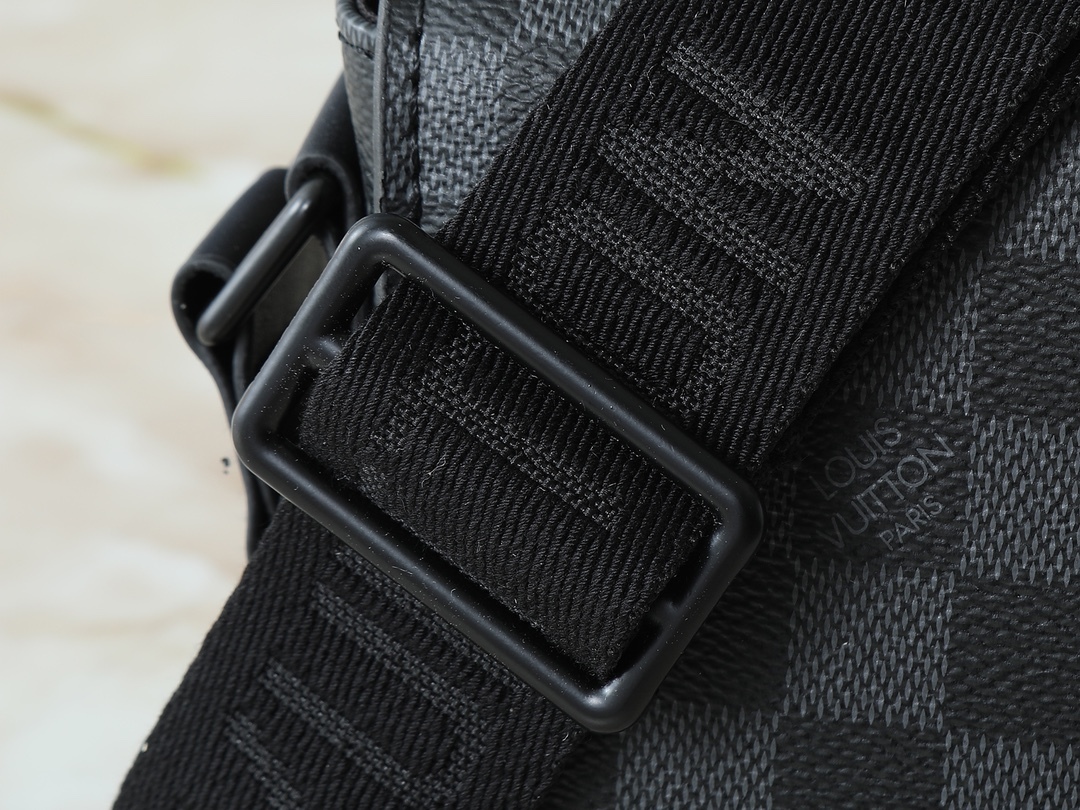 ルイ・ヴィトン「Louis Vuitton」S-Cape メッセンジャーバッグ