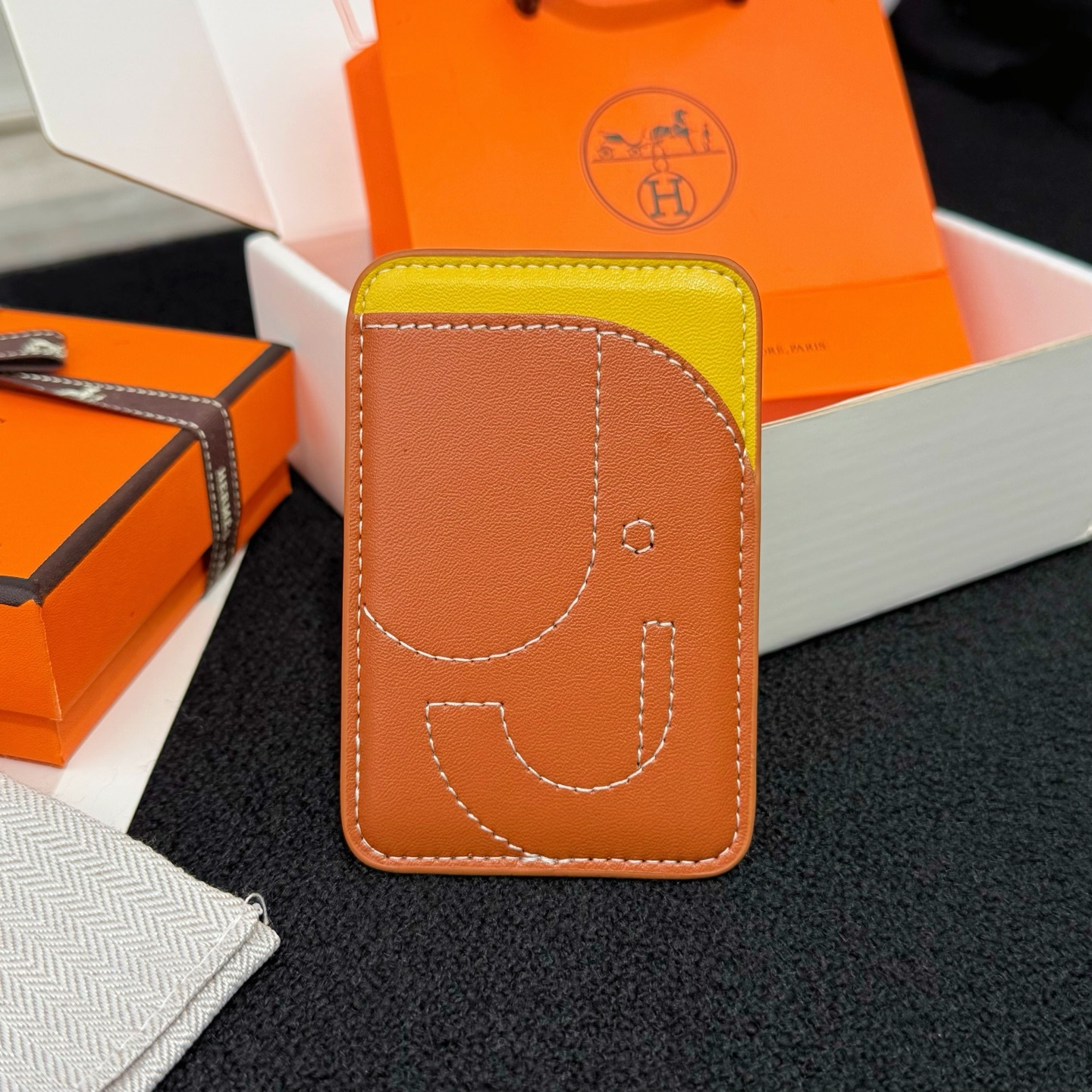 【限定新入荷】エルメス Cheval MagSafe 本革カードケース「12 シリーズ以降全 iPhone 対応」