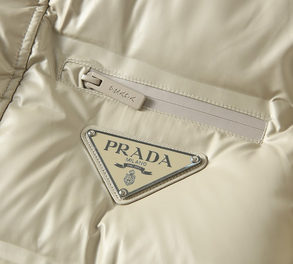 プラダ「Prada」冬季新作フード付きダウンジャケット 男女兼用