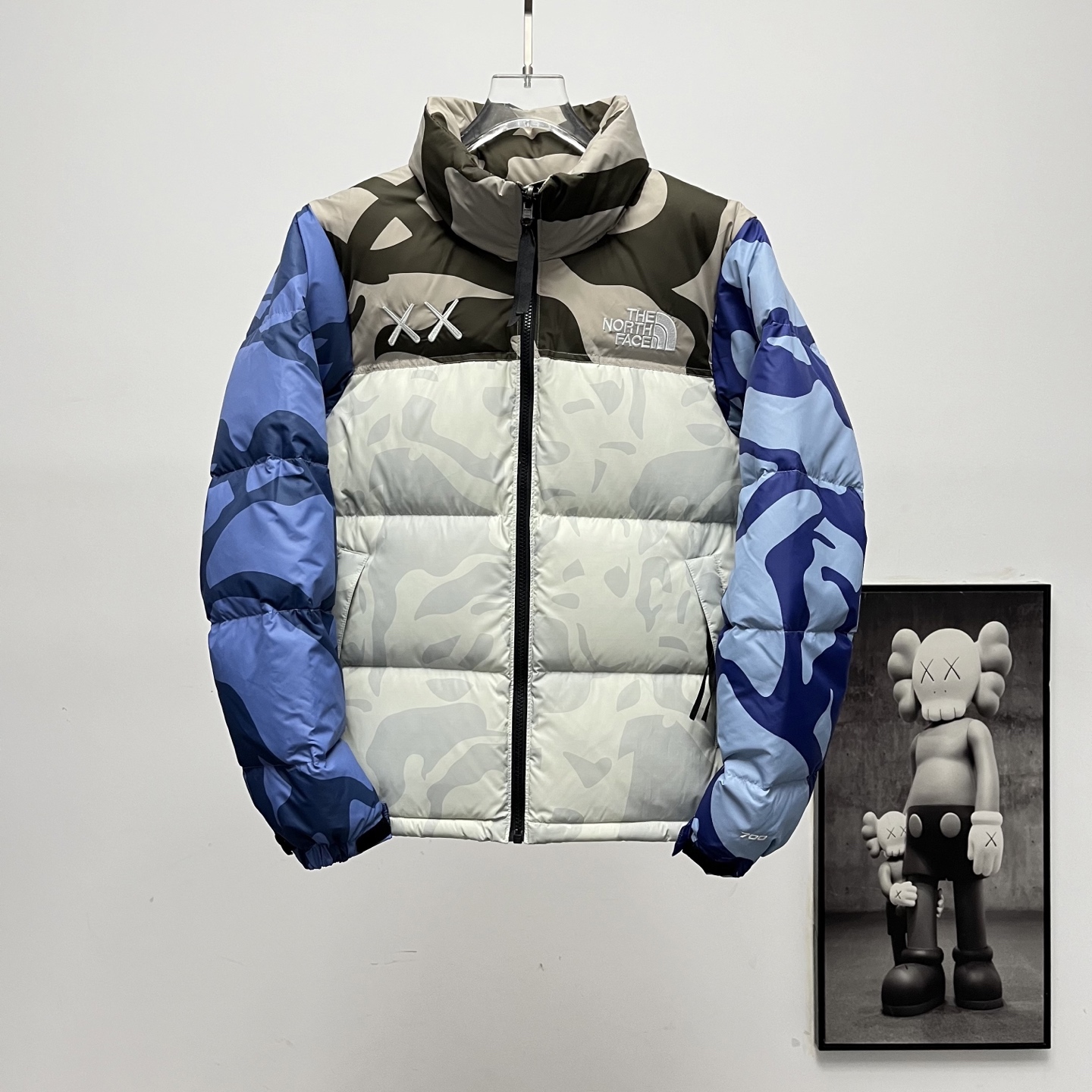 ザ・ノースフェイス XX KAWS 夢のコラボレーション ファッションフーディダウンジャケット 男女兼用