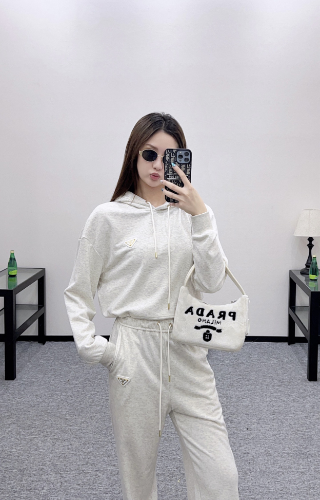 プラダ「Prada」レディース カジュアルスポーツセット