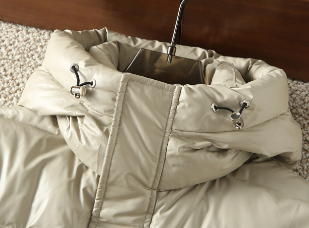 プラダ「Prada」冬季新作フード付きダウンジャケット 男女兼用