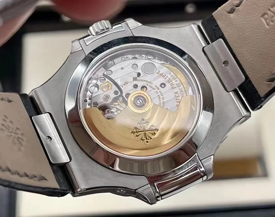 パテック フィリップ「Patek Philippe」Nautilus 5726 年歴腕時計41MM