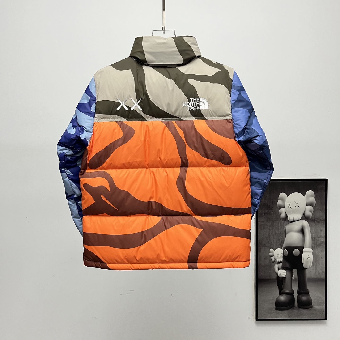 ザ・ノースフェイス XX KAWS 夢のコラボレーション ファッションフーディダウンジャケット 男女兼用