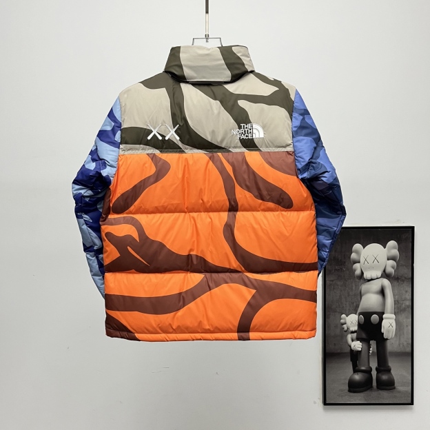 ザ・ノースフェイス XX KAWS 夢のコラボレーション ファッションフーディダウンジャケット 男女兼用