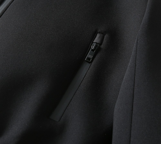 プラダ「Prada」秋冬 フード付きアウター