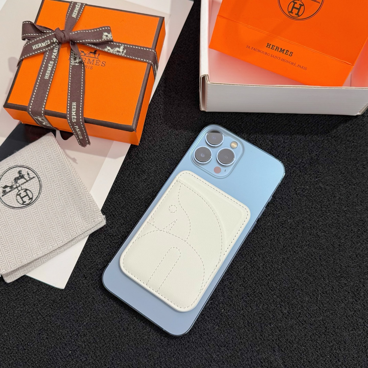 【限定新入荷】エルメス Cheval MagSafe 本革カードケース「12 シリーズ以降全 iPhone 対応」