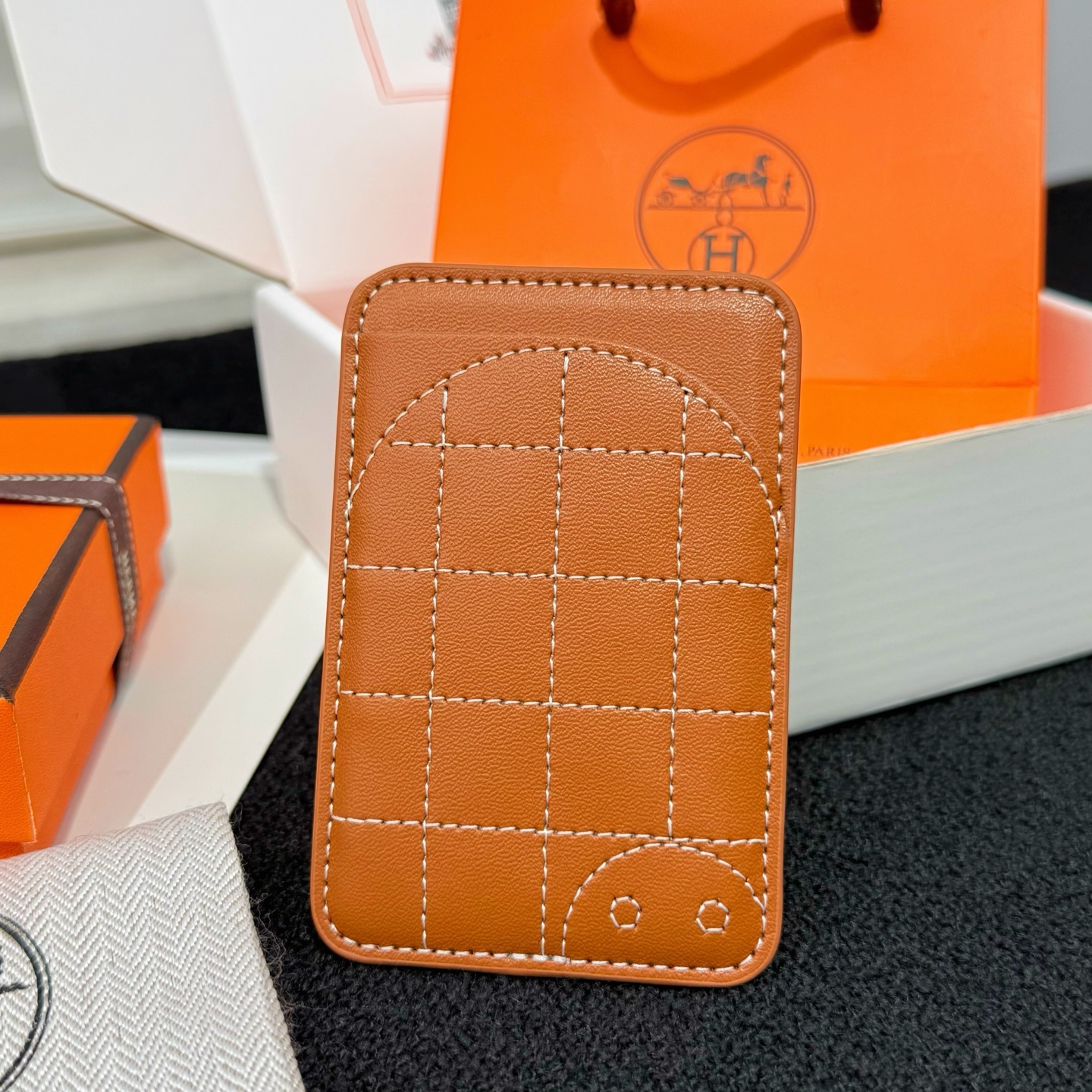 【限定新入荷】エルメス Cheval MagSafe 本革カードケース「12 シリーズ以降全 iPhone 対応」