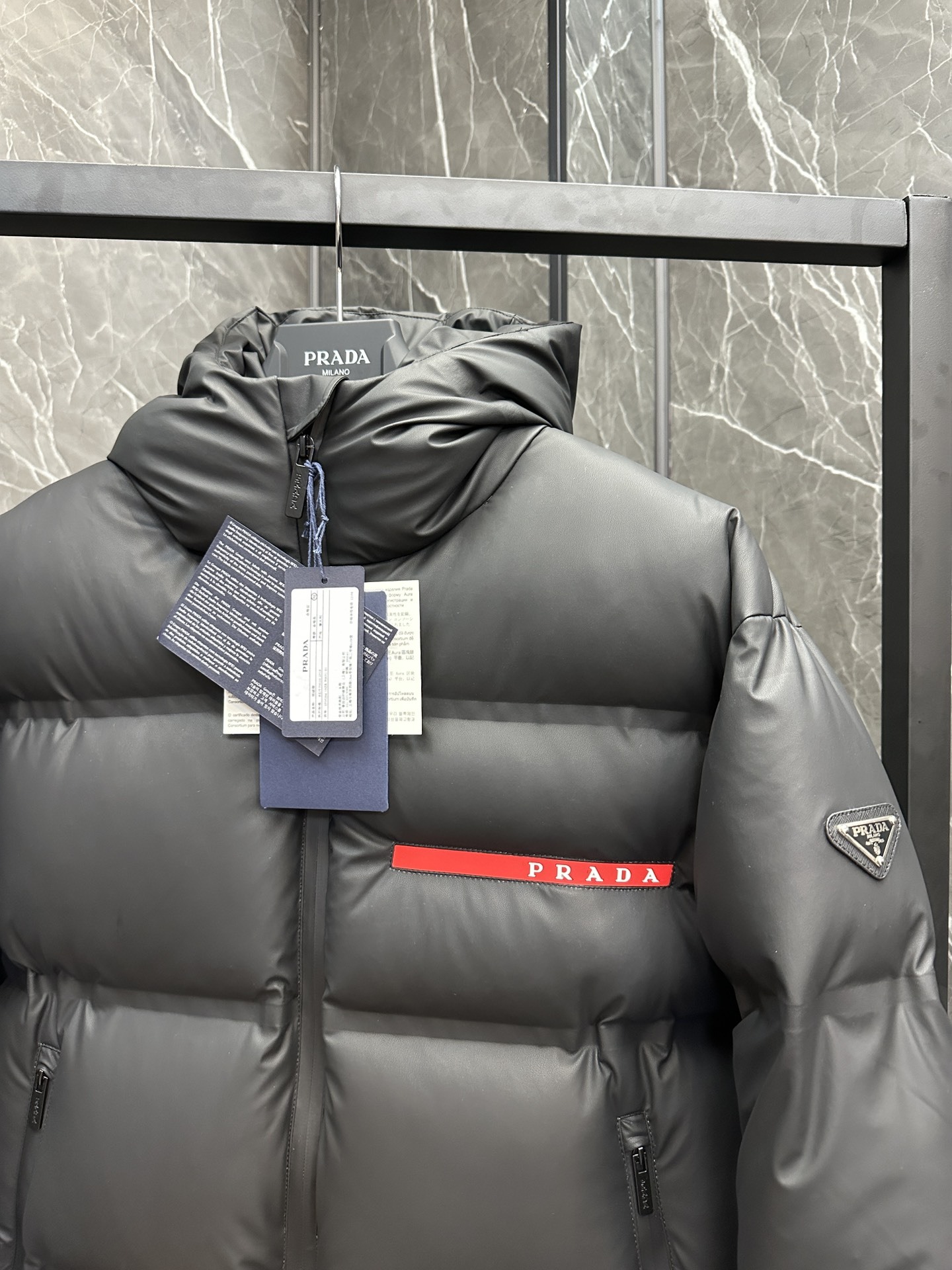 プラダ「Prada」冬物新作 超ふんわりメンズダウンジャケット