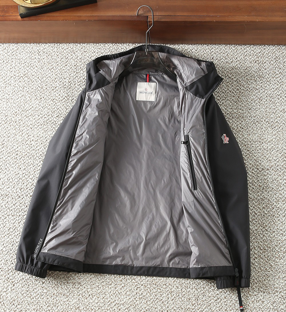 モンクレール「Moncler」秋のフード付きジャケット