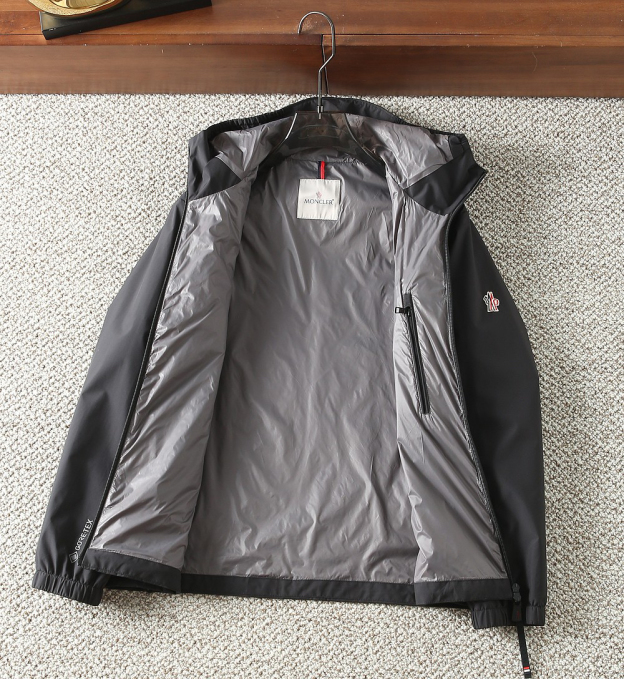 モンクレール「Moncler」秋のフード付きジャケット