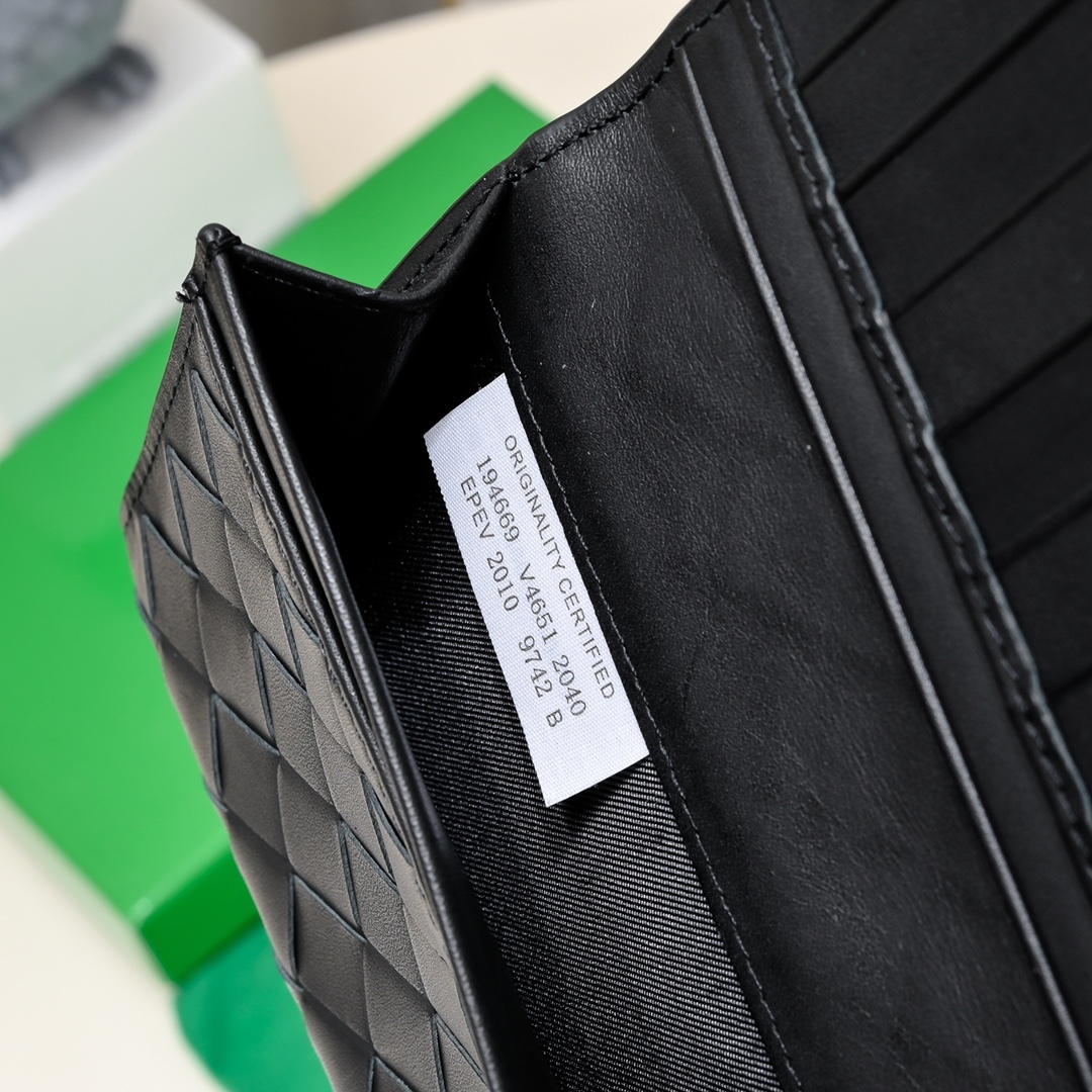 ボッテガ?ヴェネタ「Bottega Veneta」 カセット ロングウォレット