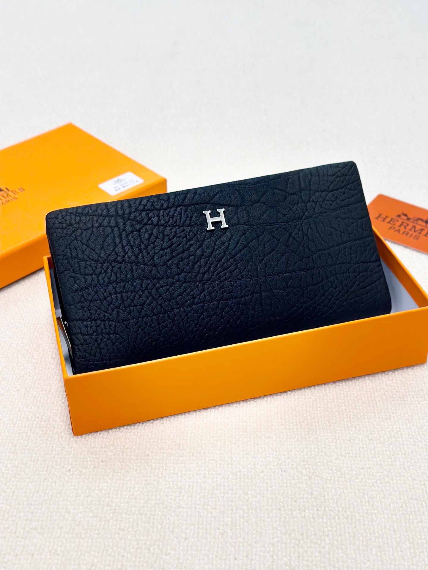 エルメス「Hermès」男性必須の大型ファスナー財布