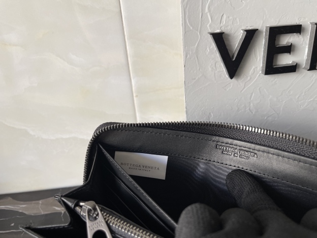 ボッテガ・ヴェネタ「Bottega Veneta」イントレチャート ザッパー ウォレット