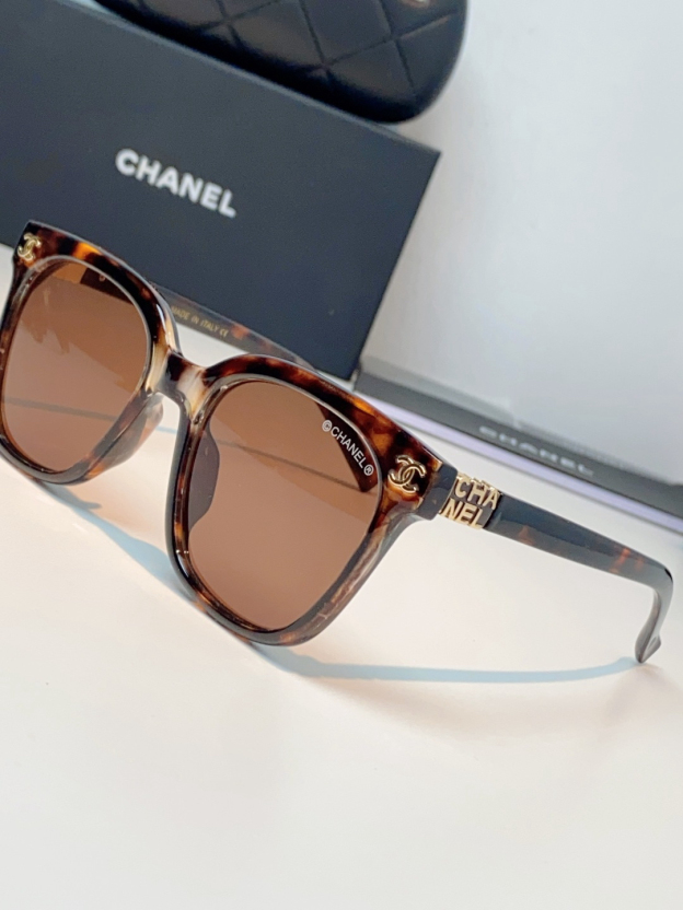 【新作到着】Chanel ハイセンスデザインサングラス「遮光レンズ搭載」