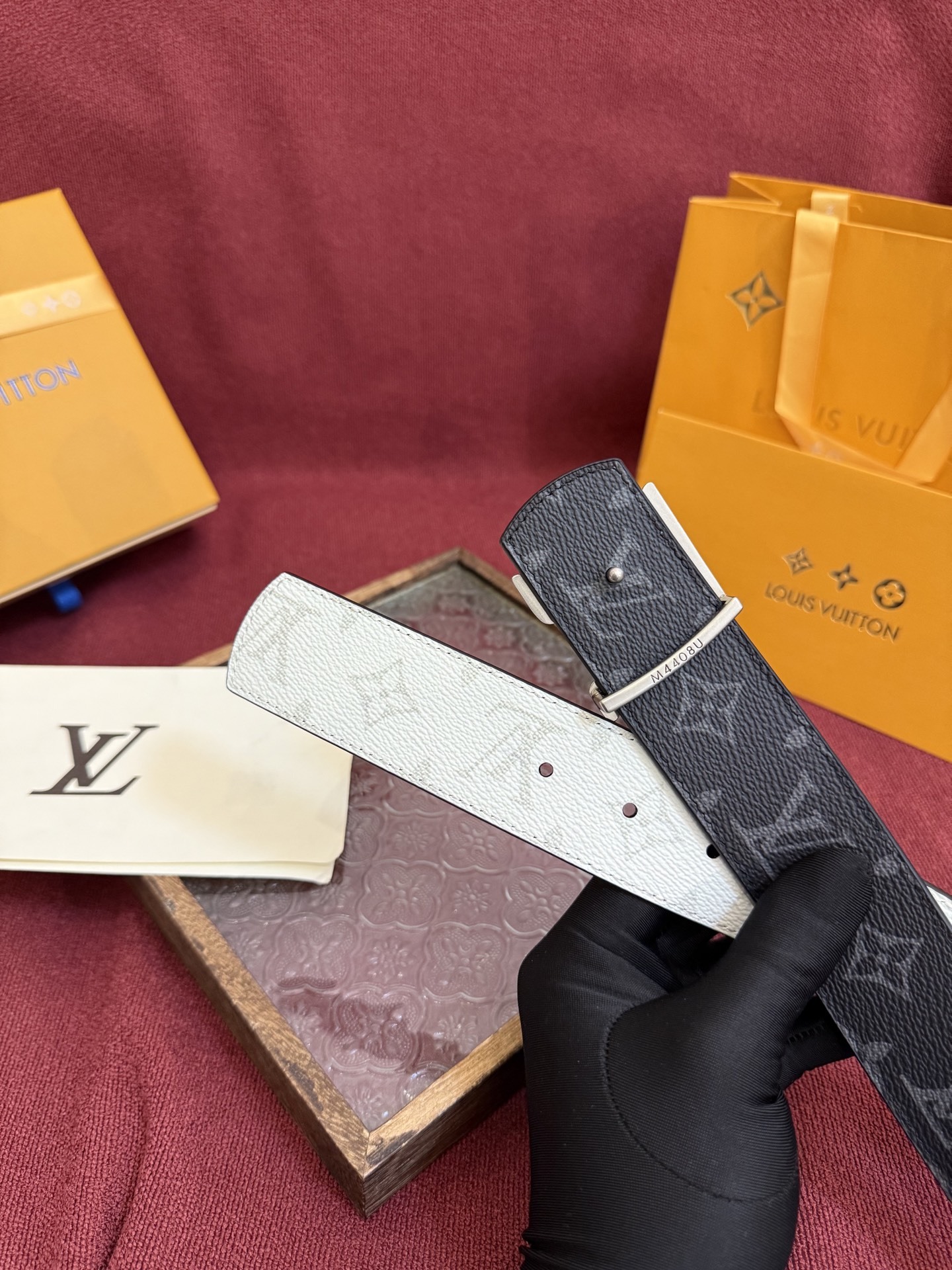【日本未入荷】ルイヴィトン LV Dimension 両面使いベルト 40mm（全長約 100cm）