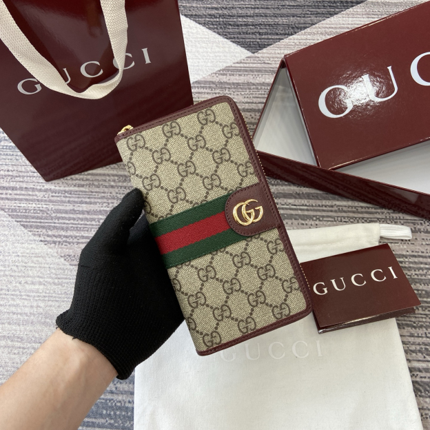 グッチ「Gucci」Ophidiaシリーズ ジッパーウォレット