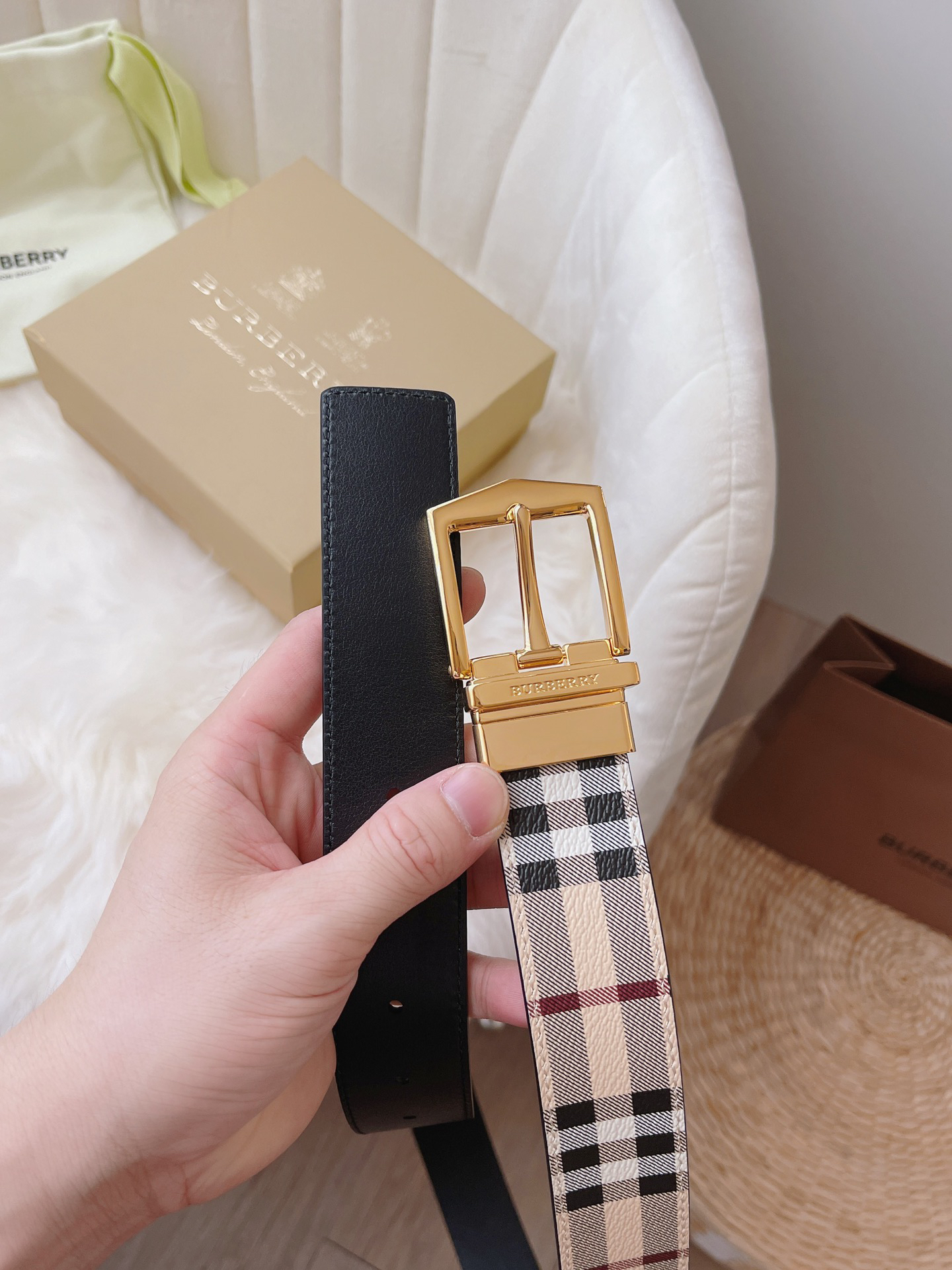 バーバリー「Burberry」ピンバックルベルト 2色