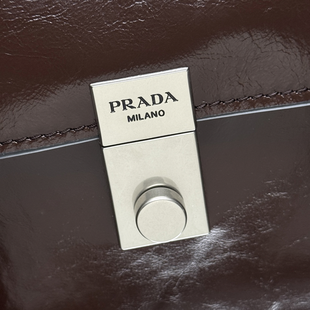 プラダ「Prada」 25SS ペンシルケースバッグ  スモール
