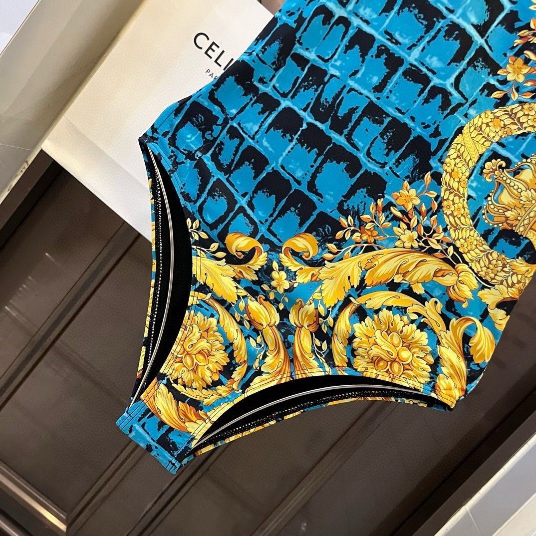 ヴェルサーチ「Versace」ワンピース水着「2025夏季限定・人気プレミアムスイム登場！」