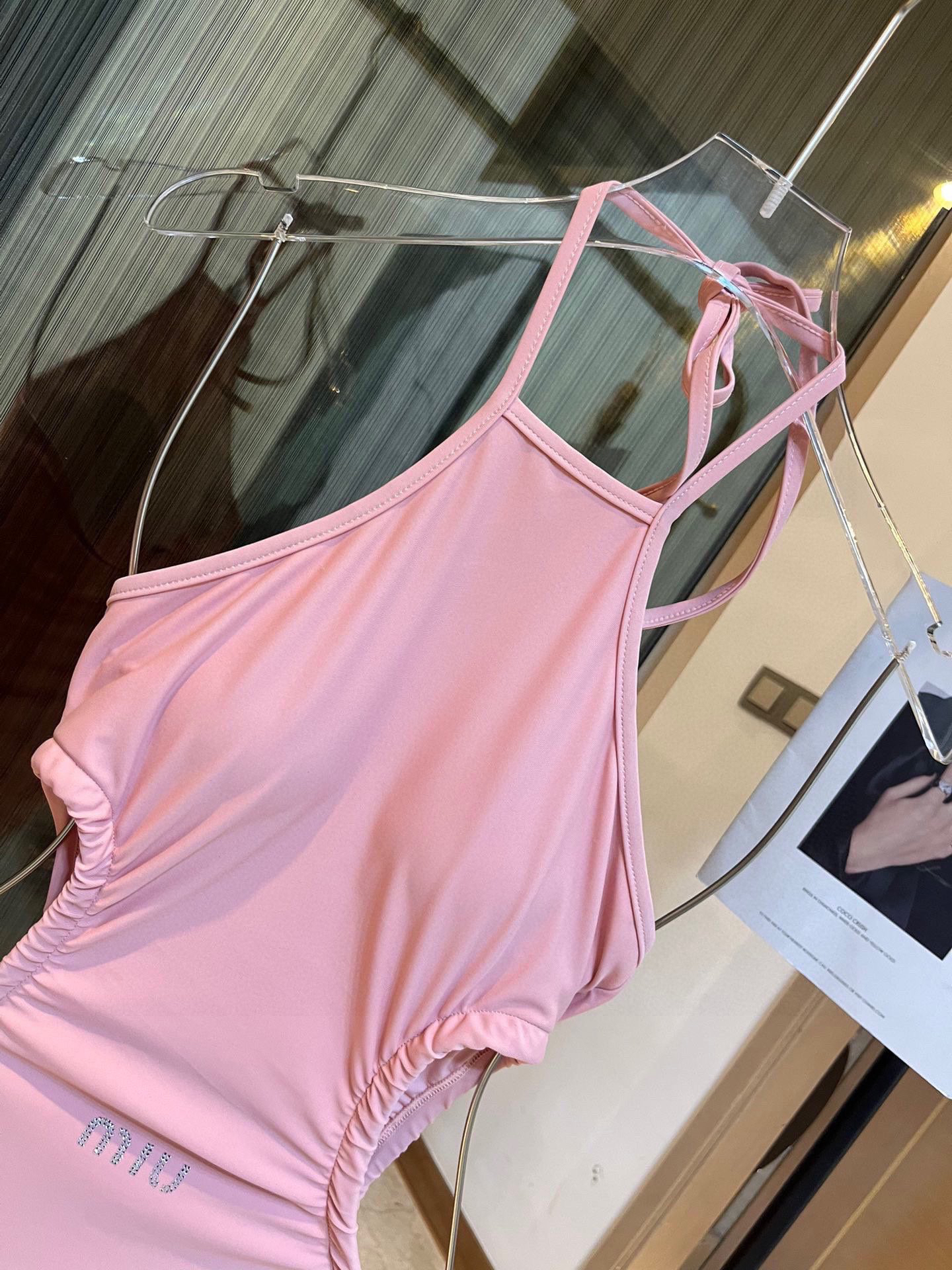 ミュウミュウ「Miu Miu」ワンピース水着「2025夏季限定・人気プレミアムスイム登場！」