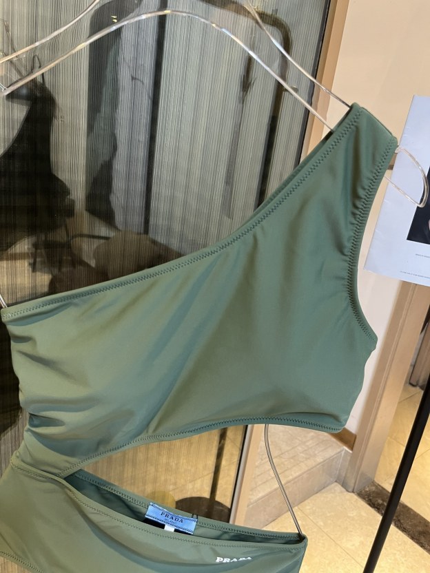 プラダ「PRADA」ワンピース水着「2025夏季限定・人気プレミアムスイム登場！」