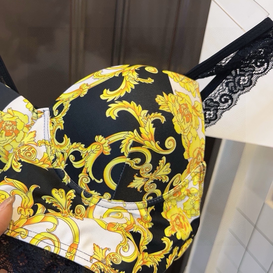 ヴェルサーチ「Versace」セパレート水着「2025夏季限定・人気プレミアムスイム登場！」