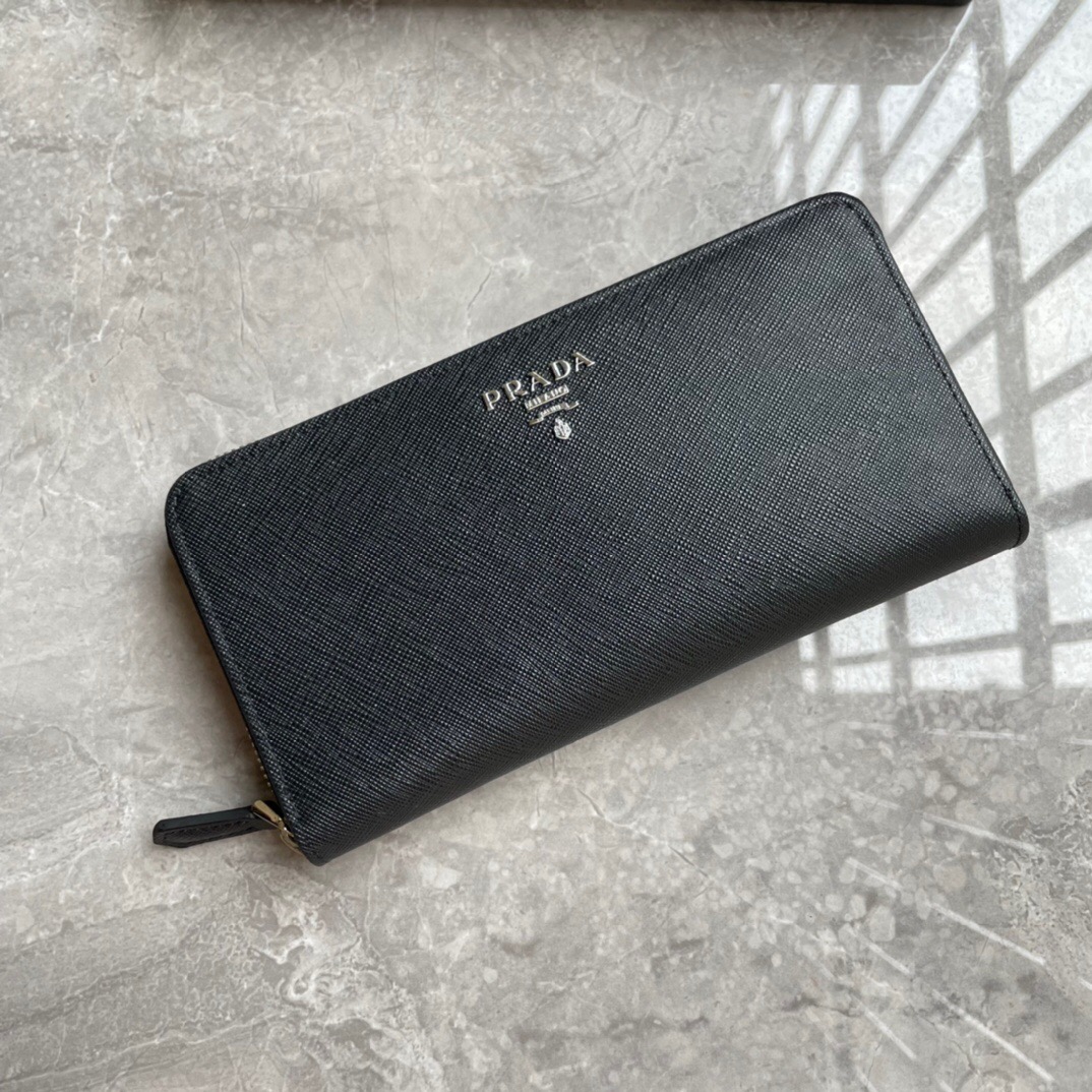 プラダ「PRADA」サフィアーノレザー 財布