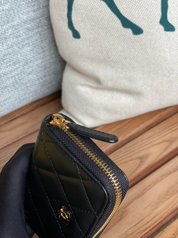 シャネル「Chanel」クラシック ペブルド カーフスキン ジップ コインパースF 7204758